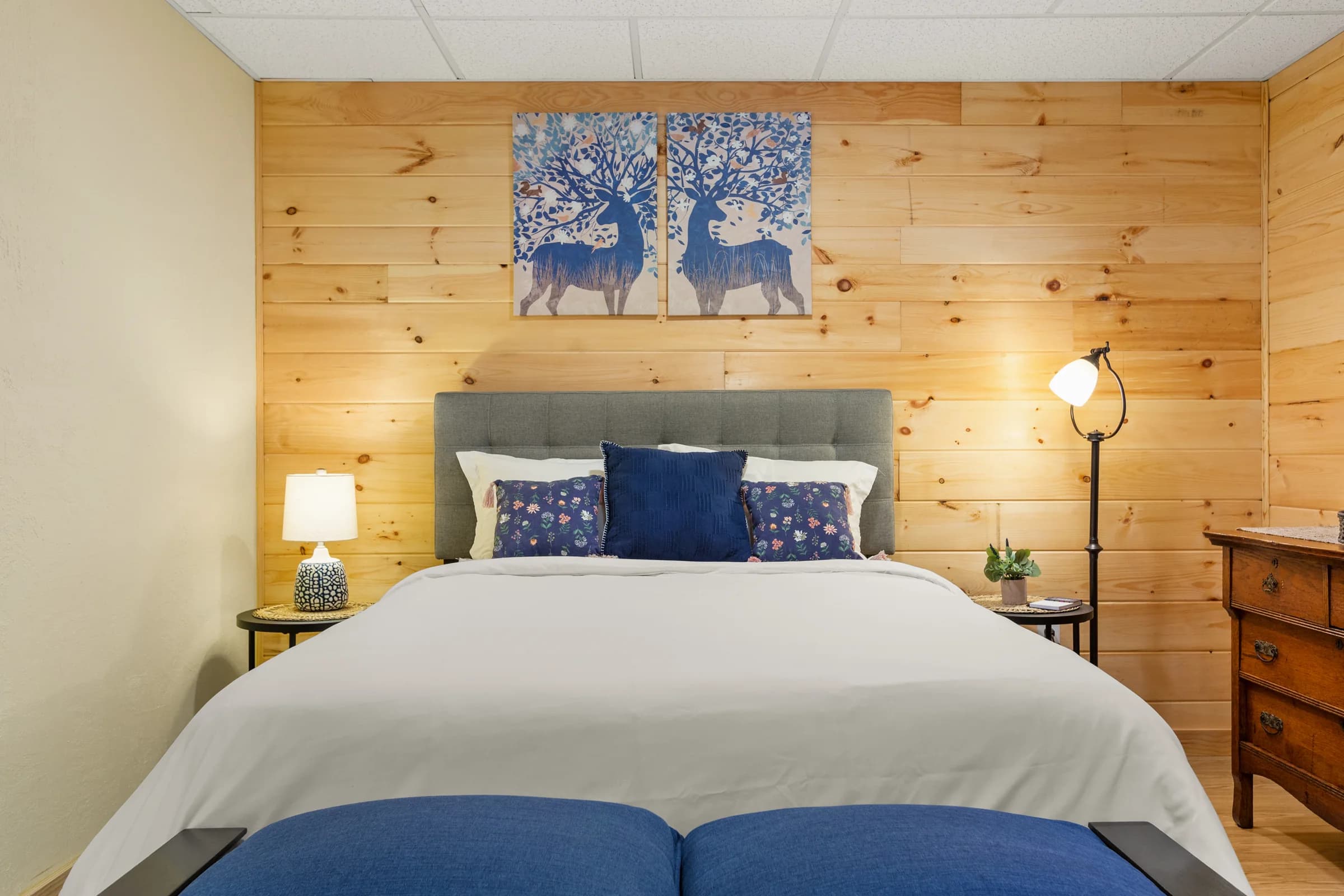 Whispering Trees Cabin lower-level queen bedroom