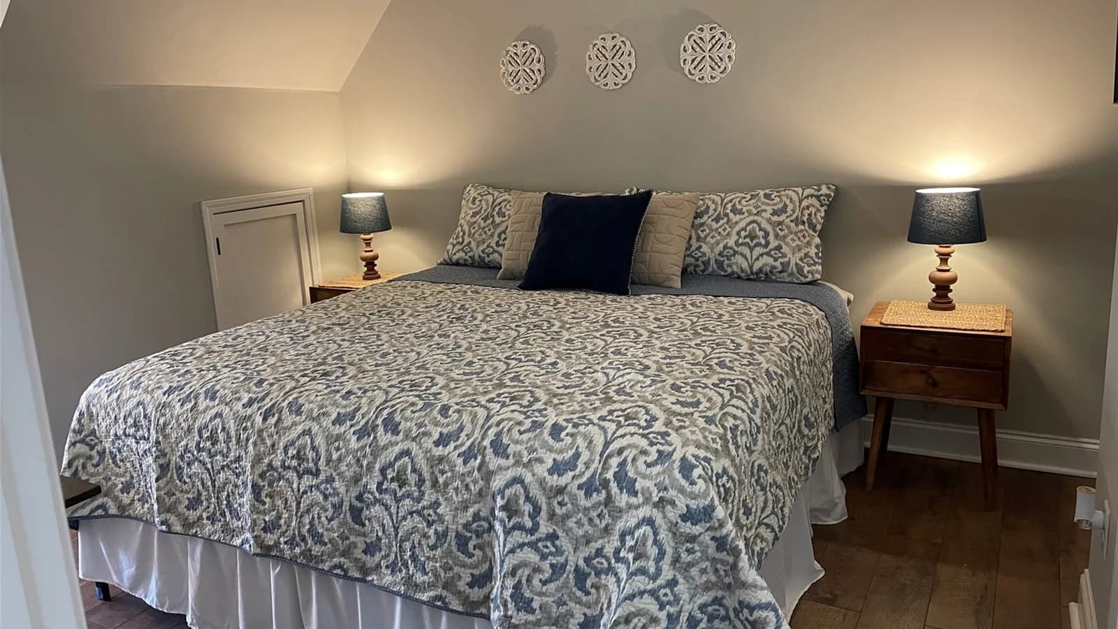 Whispering Trees Loft king bedroom with bedside lighting
